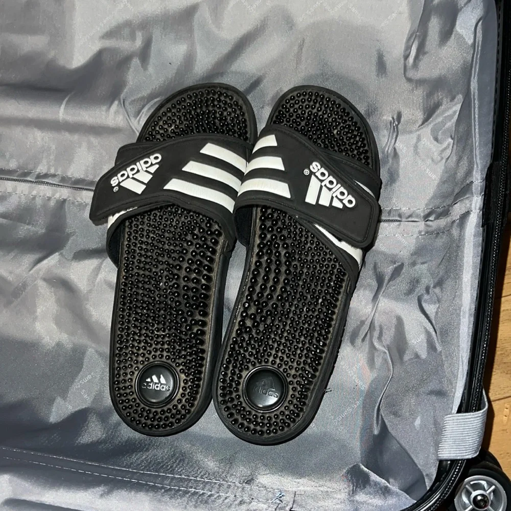 Slides for all occasions, in perfect condition. Massage balls on bottoms. - Picture 1 of 6